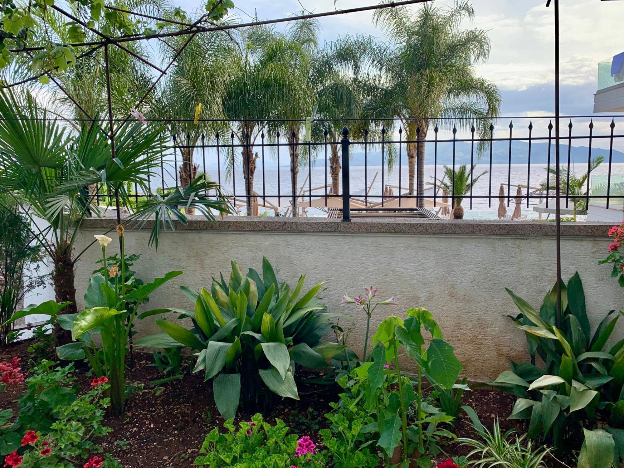 Duka Apts Sarandë エクステリア 写真